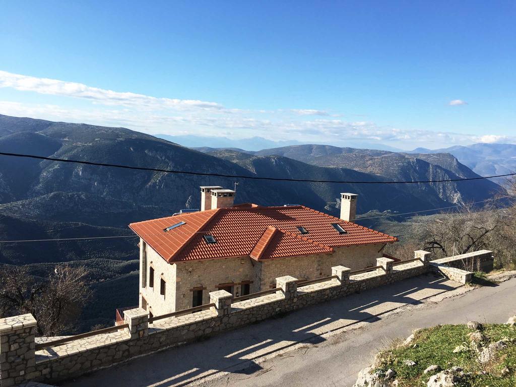 Almondhouse Suites With Fireplace - Adults Only Arachova Zewnętrze zdjęcie