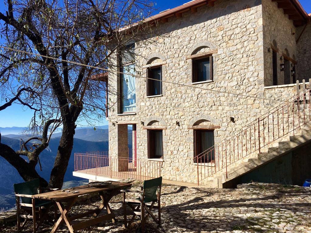 Almondhouse Suites With Fireplace - Adults Only Arachova Zewnętrze zdjęcie