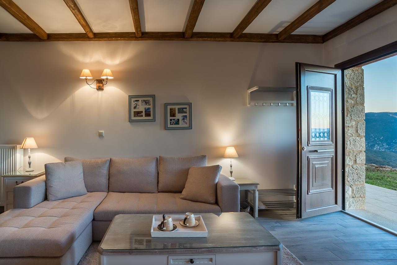 Almondhouse Suites With Fireplace - Adults Only Arachova Zewnętrze zdjęcie