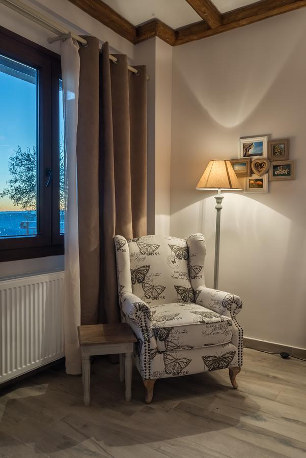 Almondhouse Suites With Fireplace - Adults Only Arachova Zewnętrze zdjęcie