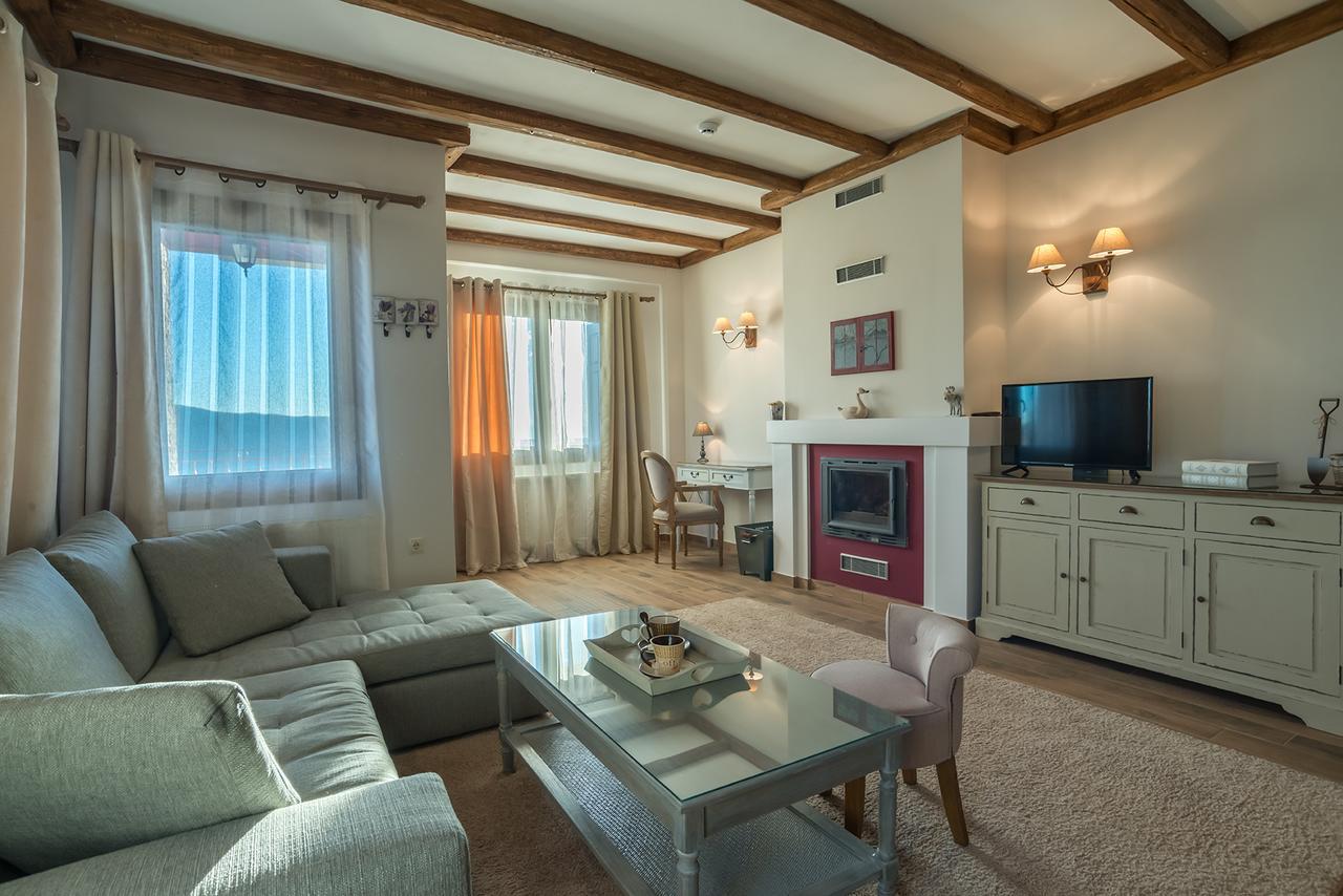 Almondhouse Suites With Fireplace - Adults Only Arachova Zewnętrze zdjęcie