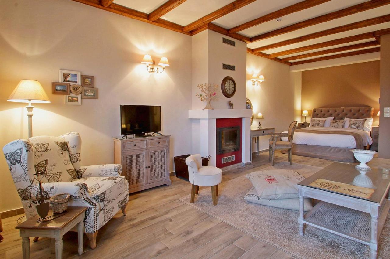 Almondhouse Suites With Fireplace - Adults Only Arachova Zewnętrze zdjęcie