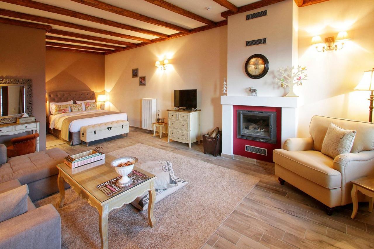 Almondhouse Suites With Fireplace - Adults Only Arachova Zewnętrze zdjęcie